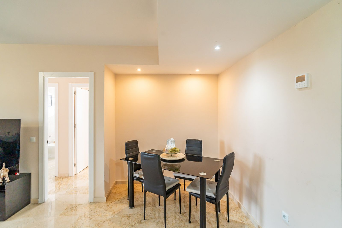 Se vende Apartamento Planta Media de 2 dormitorios en Costa Del Sol, Málaga, España