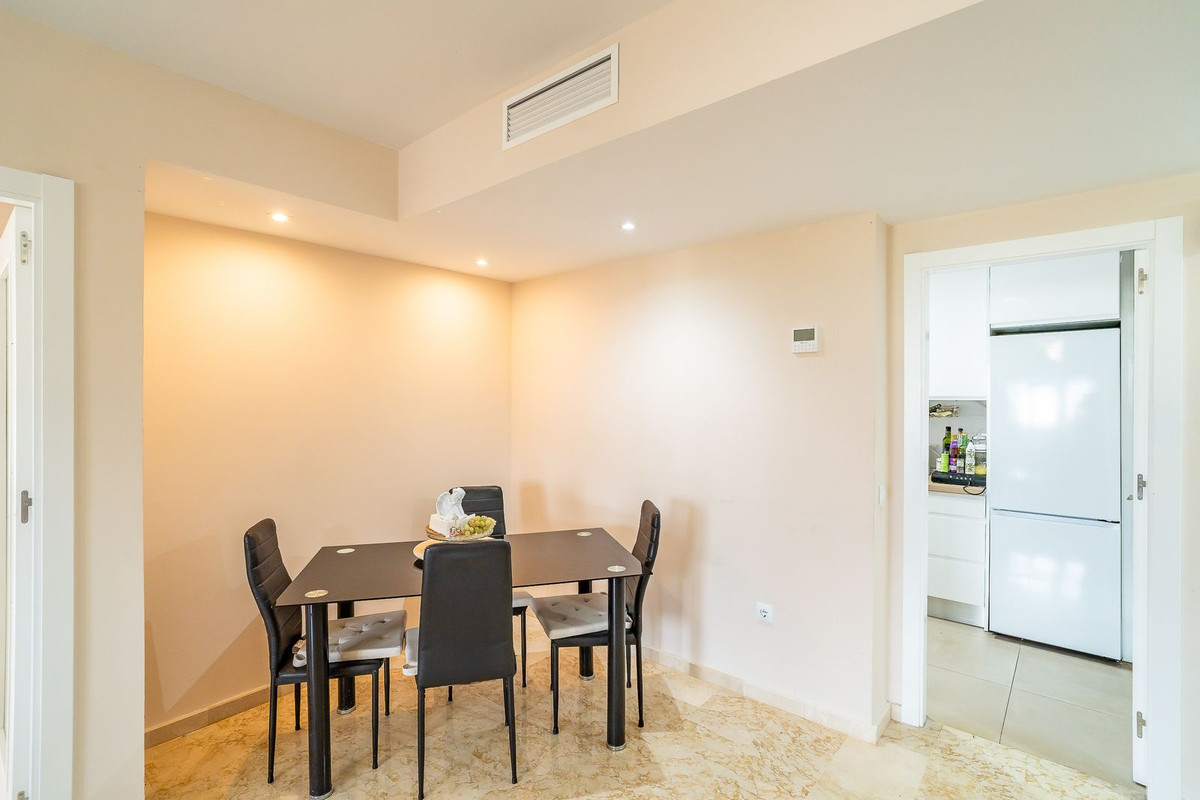Se vende Apartamento Planta Media de 2 dormitorios en Costa Del Sol, Málaga, España