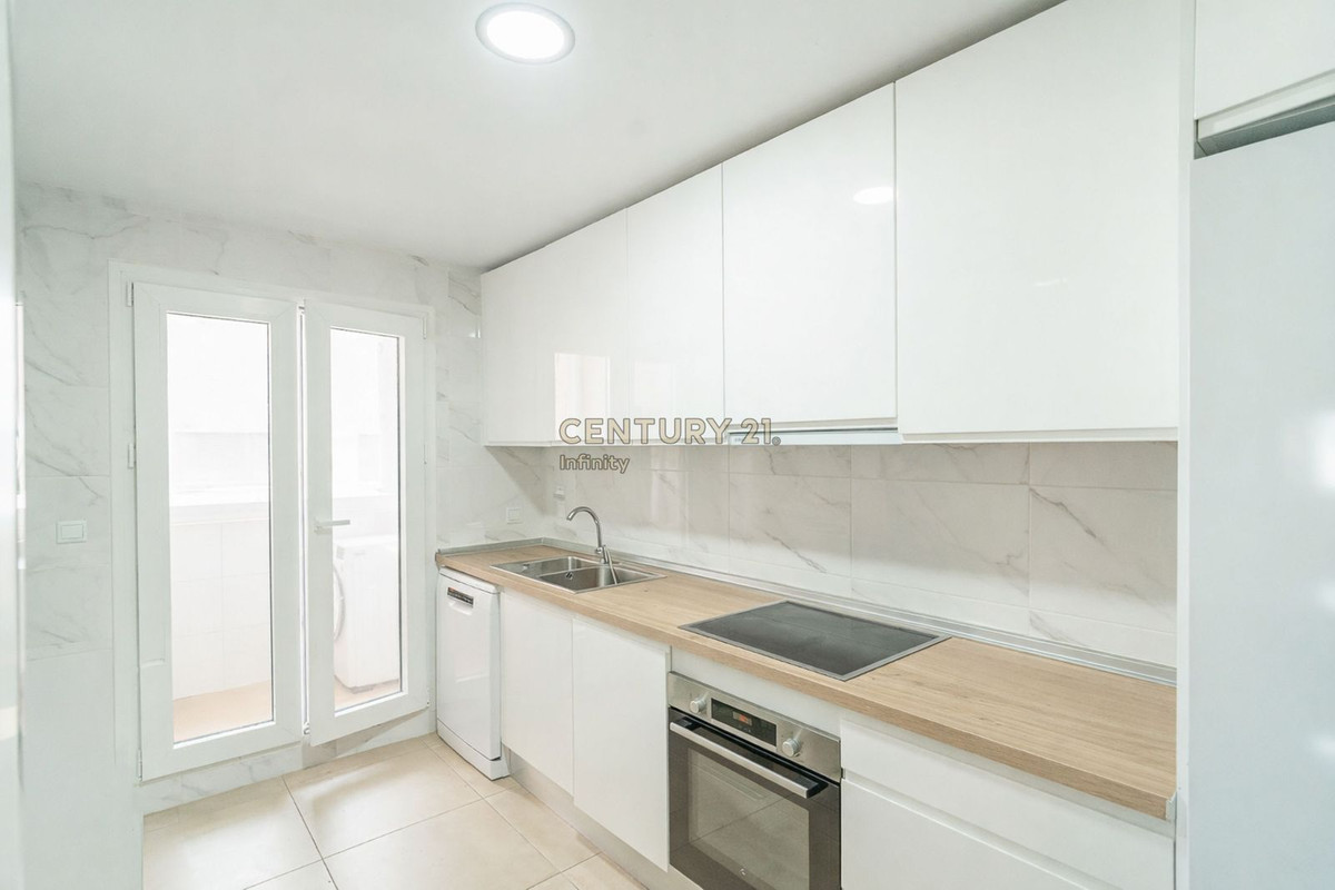 Se vende Apartamento Planta Media de 2 dormitorios en Costa Del Sol, Málaga, España