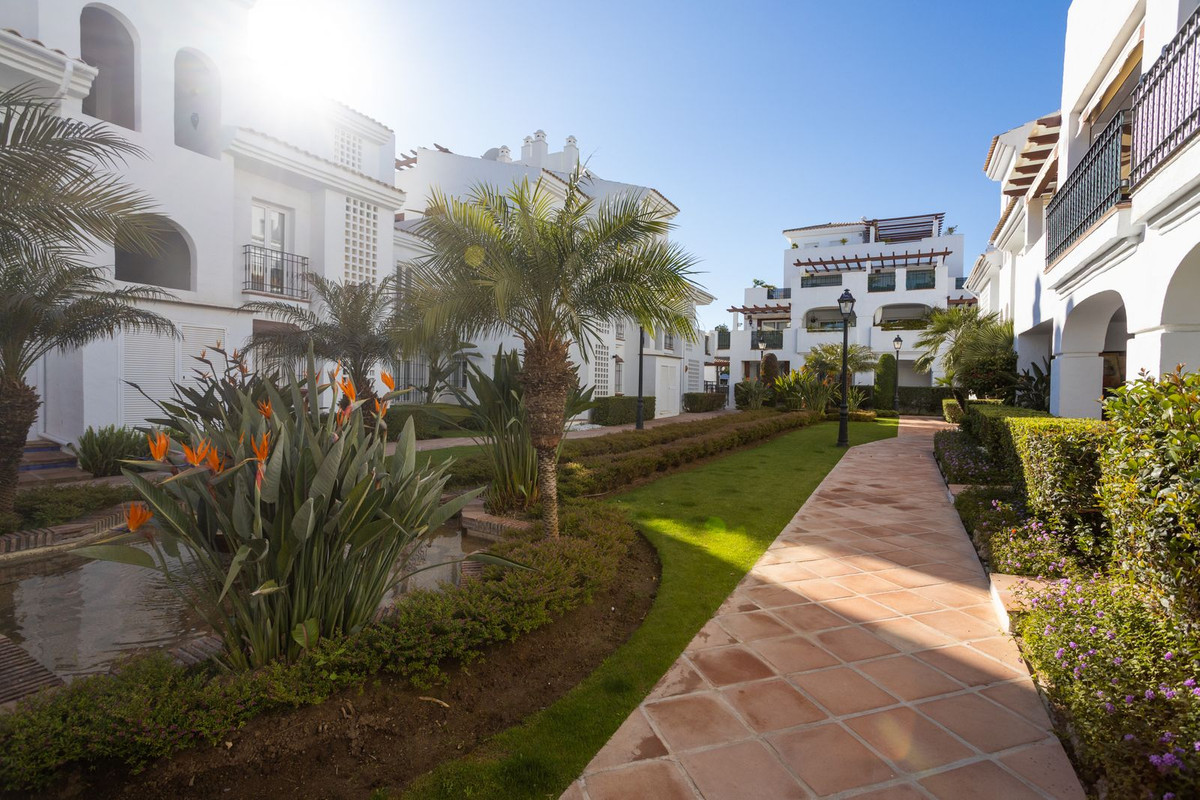 2 Bed Apartment for sale in San Pedro De Alcántara Costa Del Sol, Málaga, Spain