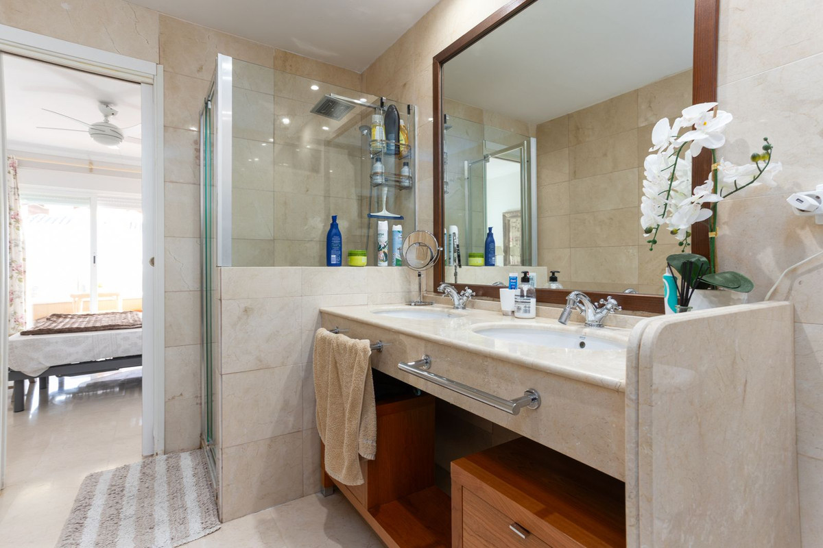 2 Bed Apartment for sale in San Pedro De Alcántara Costa Del Sol, Málaga, Spain