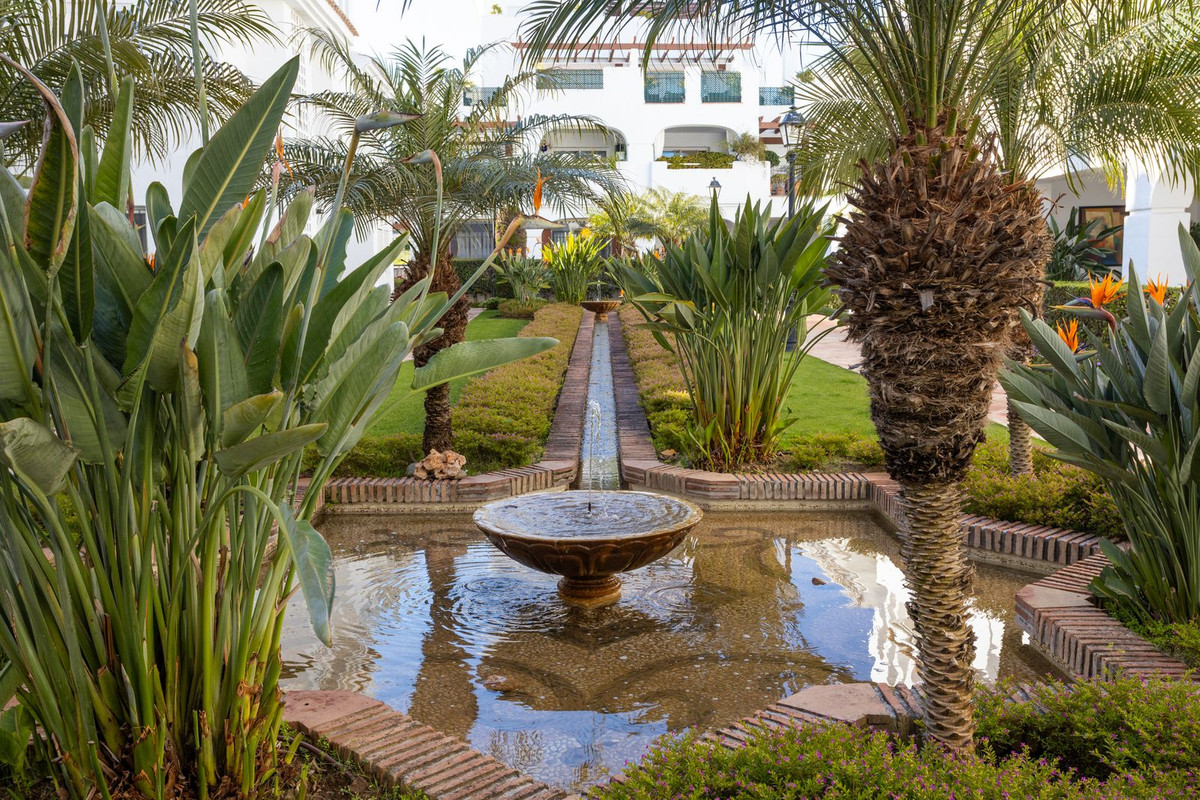 2 Bed Apartment for sale in San Pedro De Alcántara Costa Del Sol, Málaga, Spain