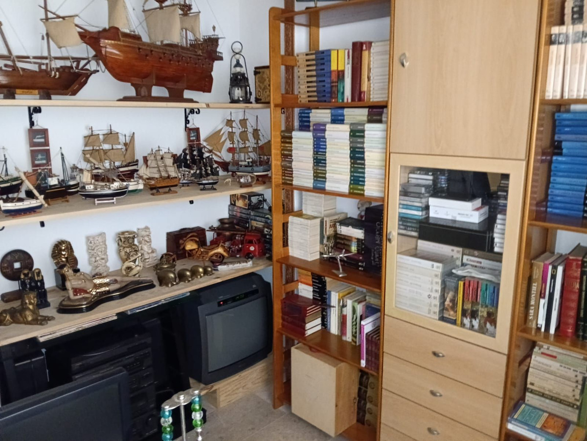 3 Bed Apartment for sale in Fuengirola Costa Del Sol, Málaga, Spain