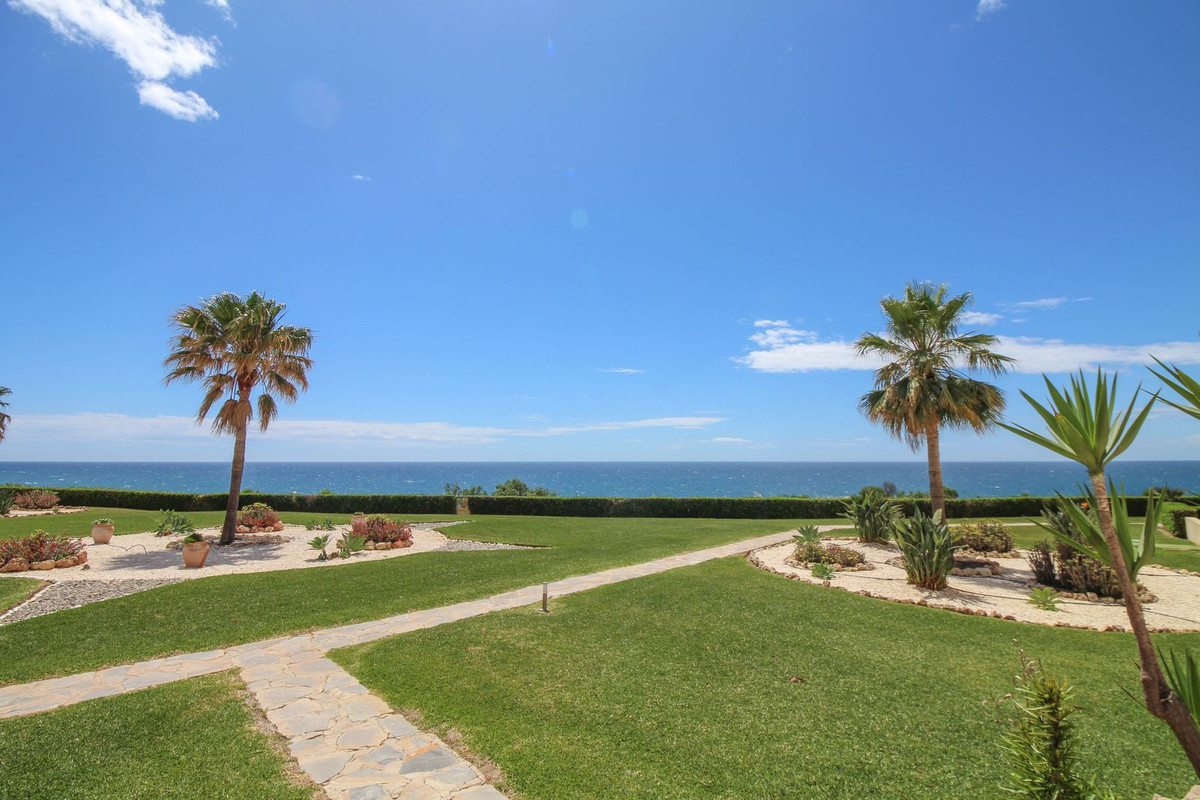 3 Bed Apartment for sale in El Chaparral Costa Del Sol, Málaga, Spain