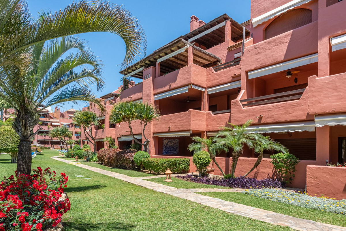 2 Bed Apartment for sale in Guadalmina Baja Costa Del Sol, Málaga, Spain
