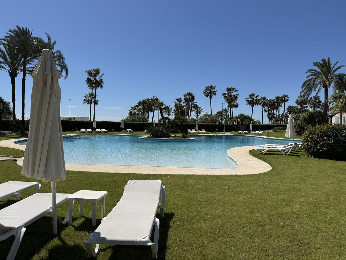 Se vende Apartamento Planta Baja de 3 dormitorios en Costa Del Sol, Málaga, España