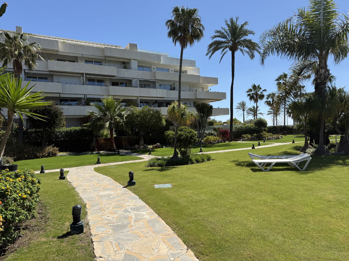 Se vende Apartamento Planta Baja de 3 dormitorios en Costa Del Sol, Málaga, España