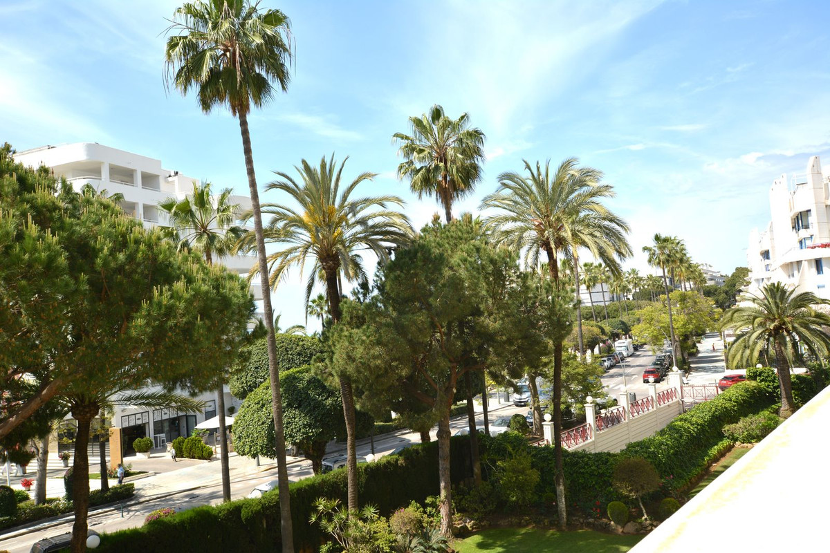 3 Bed Apartment for sale in Marbella Costa Del Sol, Málaga, Spain