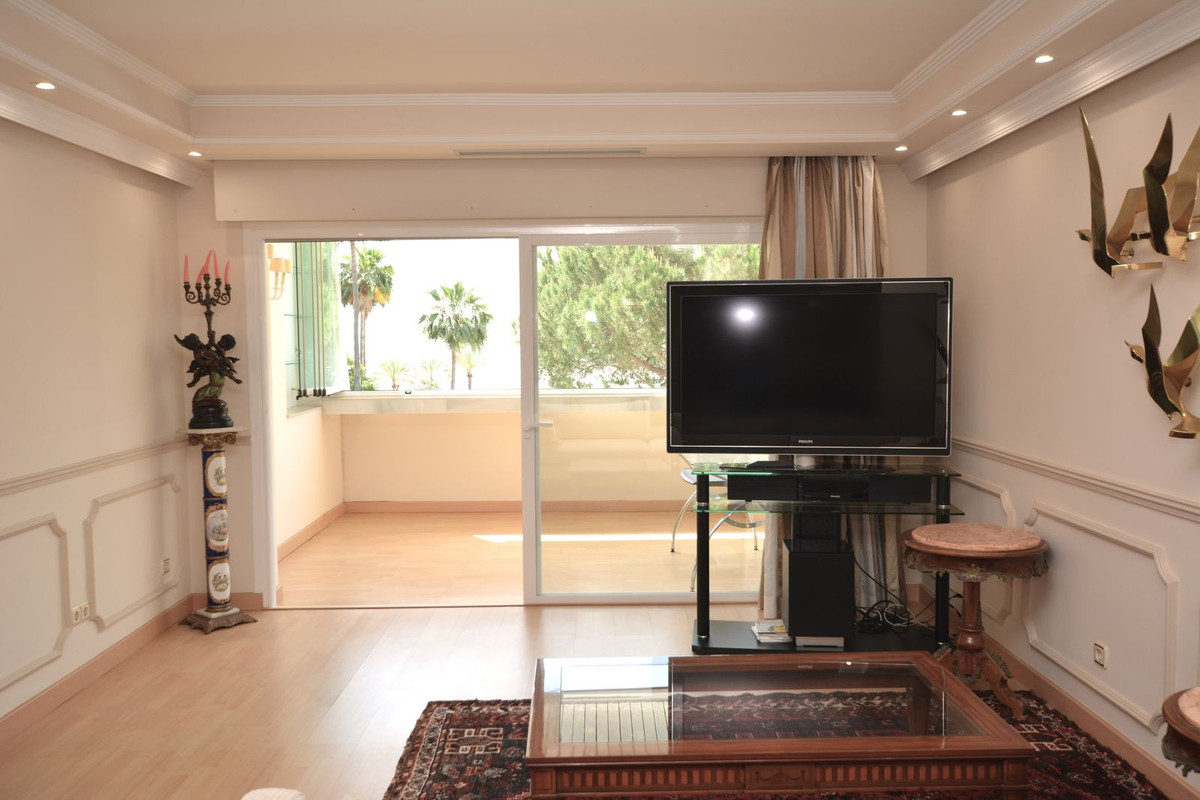 3 Bed Apartment for sale in Marbella Costa Del Sol, Málaga, Spain