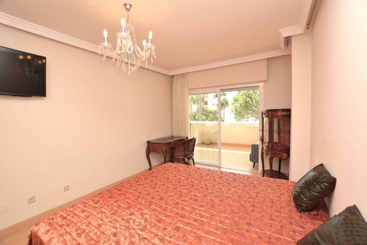 3 Bed Apartment for sale in Marbella Costa Del Sol, Málaga, Spain