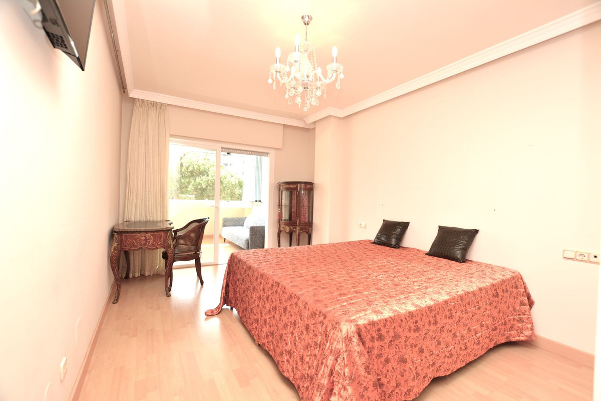 3 Bed Apartment for sale in Marbella Costa Del Sol, Málaga, Spain