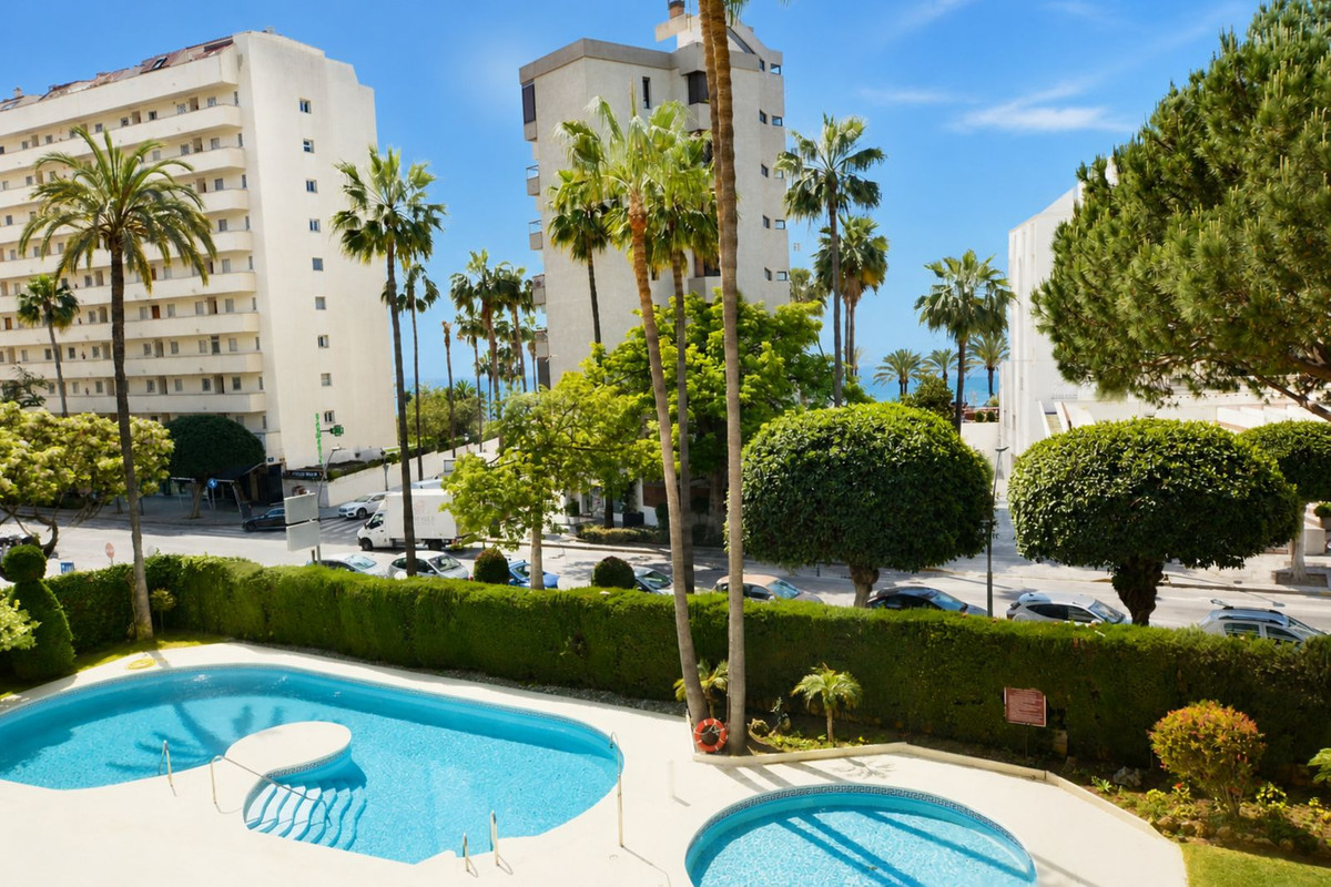 3 Bed Apartment for sale in Marbella Costa Del Sol, Málaga, Spain