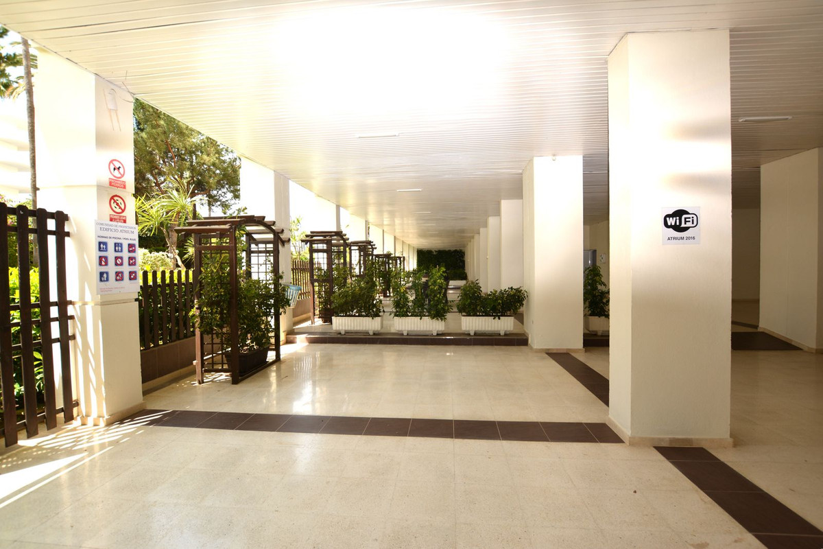 3 Bed Apartment for sale in Marbella Costa Del Sol, Málaga, Spain