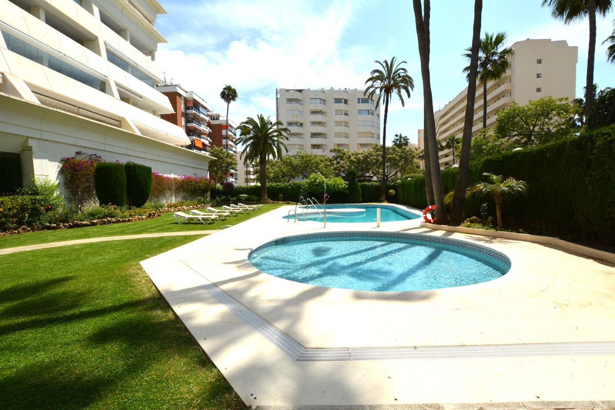 3 Bed Apartment for sale in Marbella Costa Del Sol, Málaga, Spain