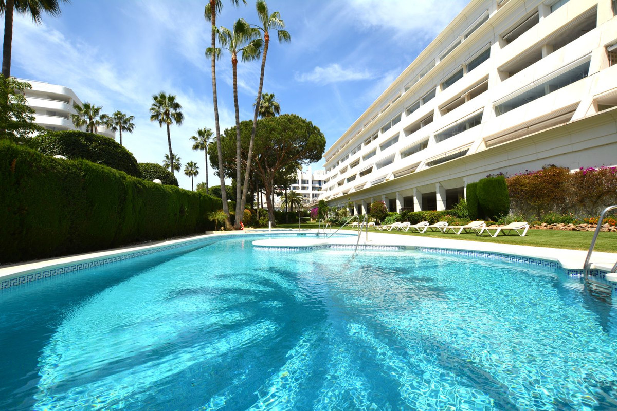3 Bed Apartment for sale in Marbella Costa Del Sol, Málaga, Spain
