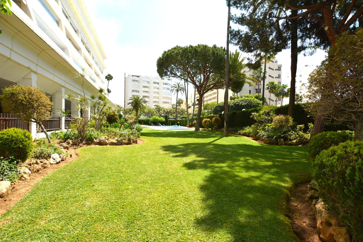 3 Bed Apartment for sale in Marbella Costa Del Sol, Málaga, Spain