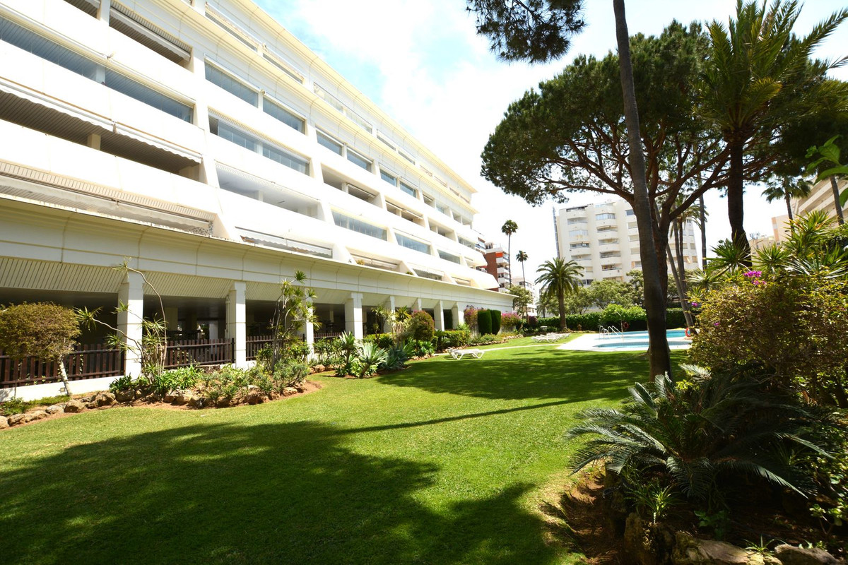 3 Bed Apartment for sale in Marbella Costa Del Sol, Málaga, Spain