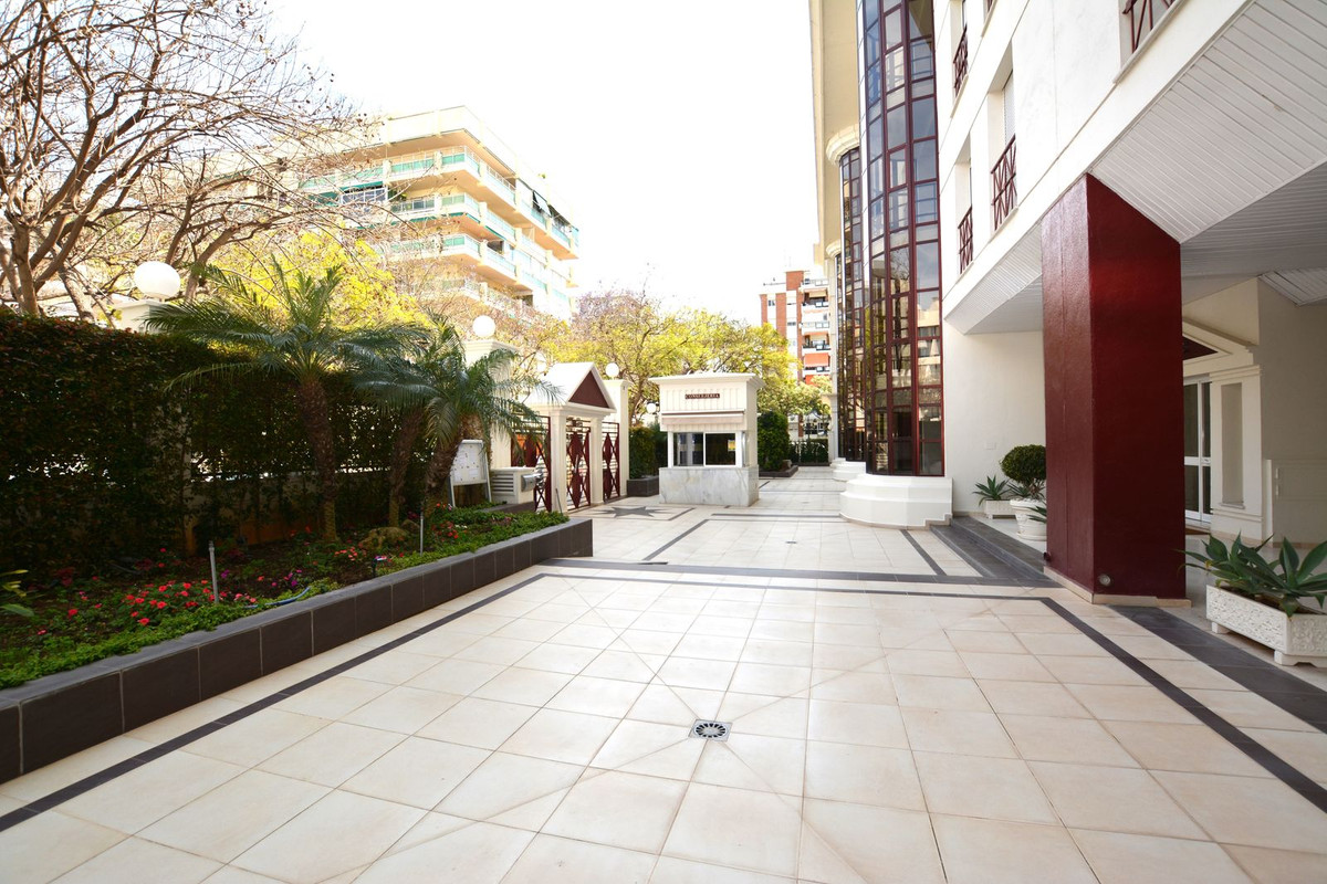 3 Bed Apartment for sale in Marbella Costa Del Sol, Málaga, Spain