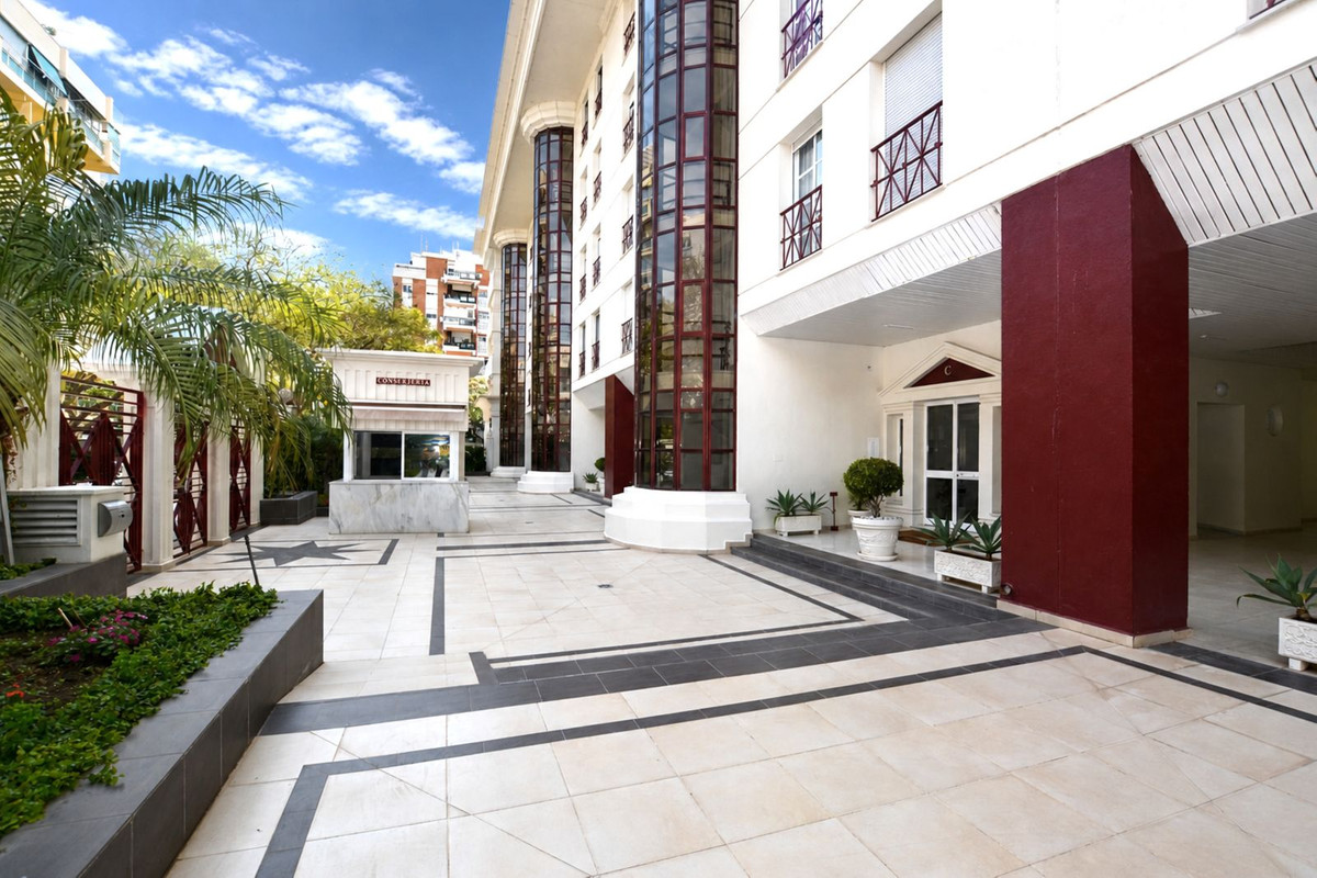 3 Bed Apartment for sale in Marbella Costa Del Sol, Málaga, Spain