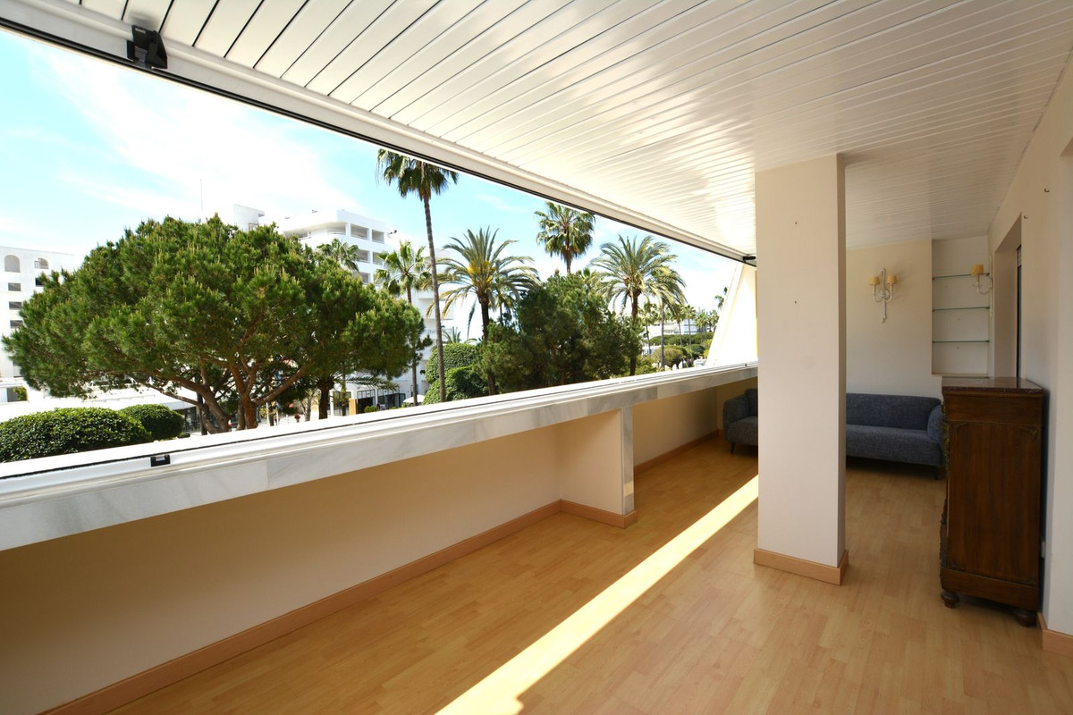 3 Bed Apartment for sale in Marbella Costa Del Sol, Málaga, Spain