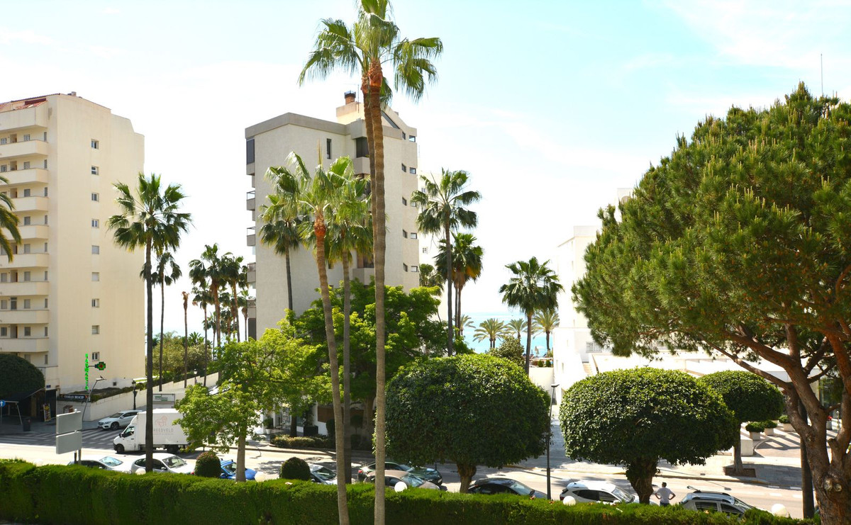 3 Bed Apartment for sale in Marbella Costa Del Sol, Málaga, Spain