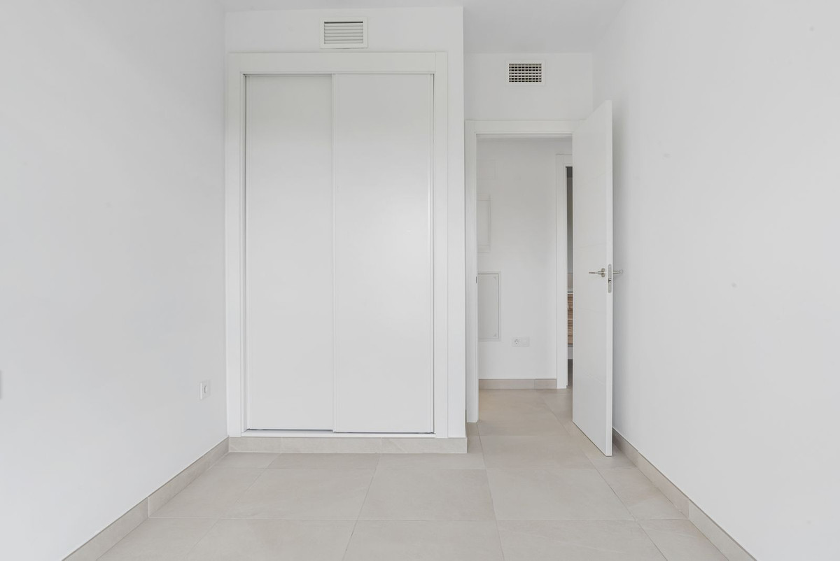 Se vende Apartamento Planta Baja de 3 dormitorios en Costa Del Sol, Málaga, España