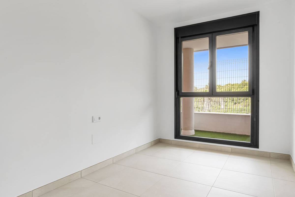 Se vende Apartamento Planta Baja de 3 dormitorios en Costa Del Sol, Málaga, España