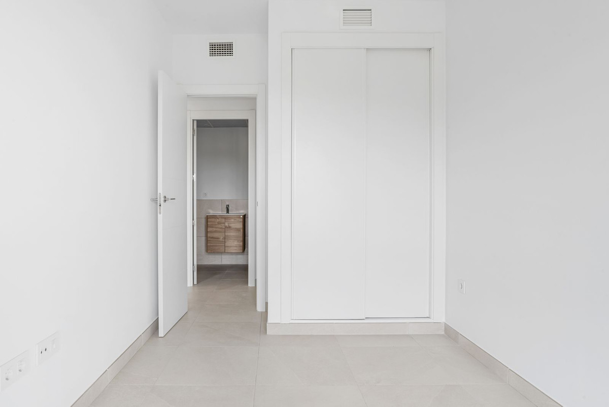 Se vende Apartamento Planta Baja de 3 dormitorios en Costa Del Sol, Málaga, España