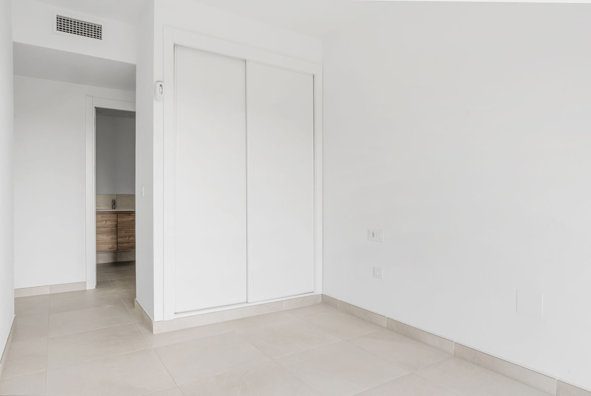 Se vende Apartamento Planta Baja de 3 dormitorios en Costa Del Sol, Málaga, España