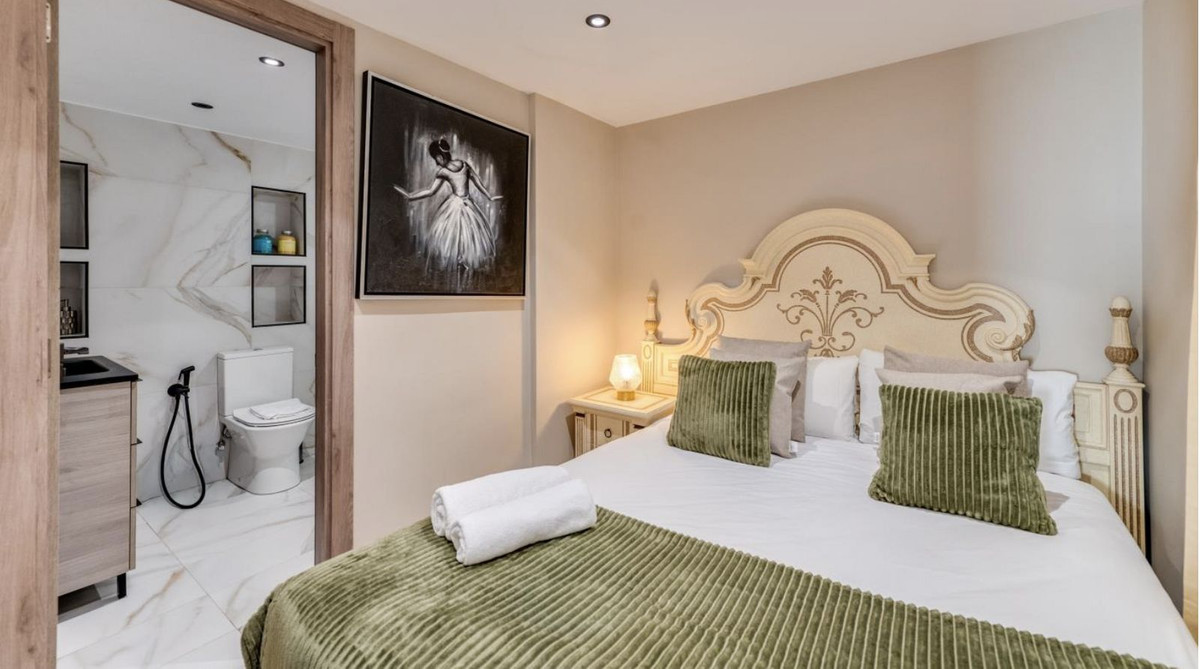 4 Bed Apartment for sale in Puerto Banús Costa Del Sol, Málaga, Spain