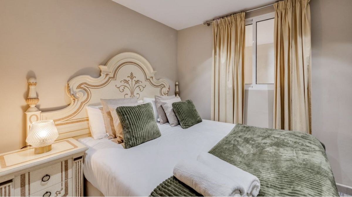 4 Bed Apartment for sale in Puerto Banús Costa Del Sol, Málaga, Spain