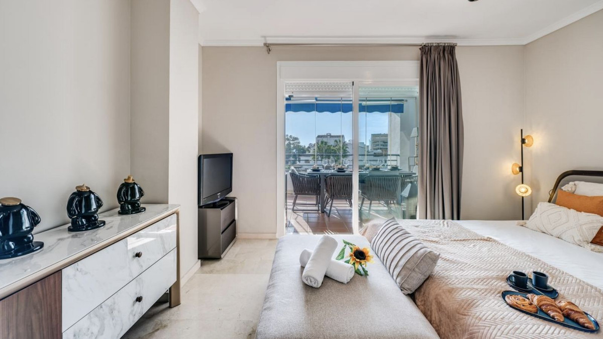 4 Bed Apartment for sale in Puerto Banús Costa Del Sol, Málaga, Spain