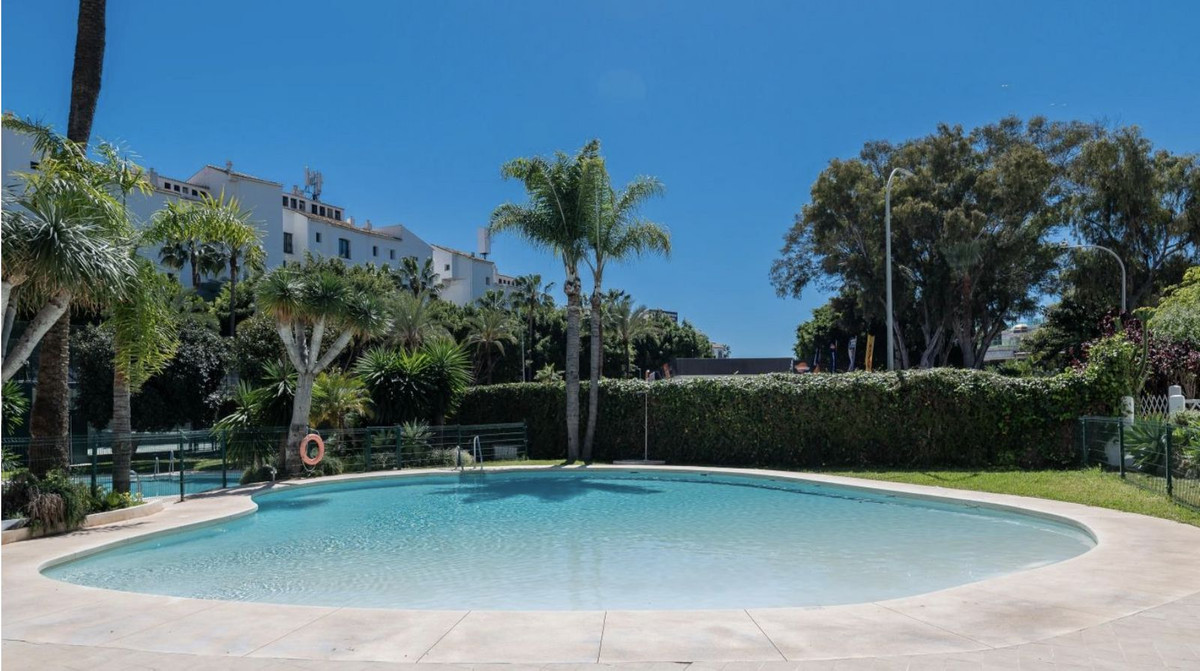 4 Bed Apartment for sale in Puerto Banús Costa Del Sol, Málaga, Spain