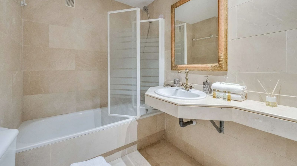 4 Bed Apartment for sale in Puerto Banús Costa Del Sol, Málaga, Spain