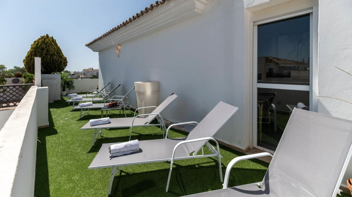 4 Bed Apartment for sale in Puerto Banús Costa Del Sol, Málaga, Spain
