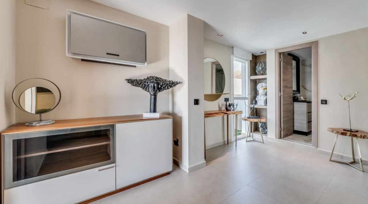 4 Bed Apartment for sale in Puerto Banús Costa Del Sol, Málaga, Spain