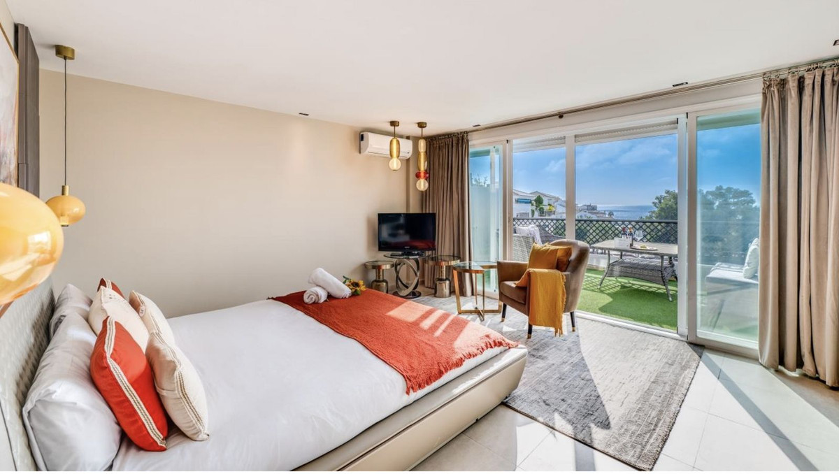 4 Bed Apartment for sale in Puerto Banús Costa Del Sol, Málaga, Spain