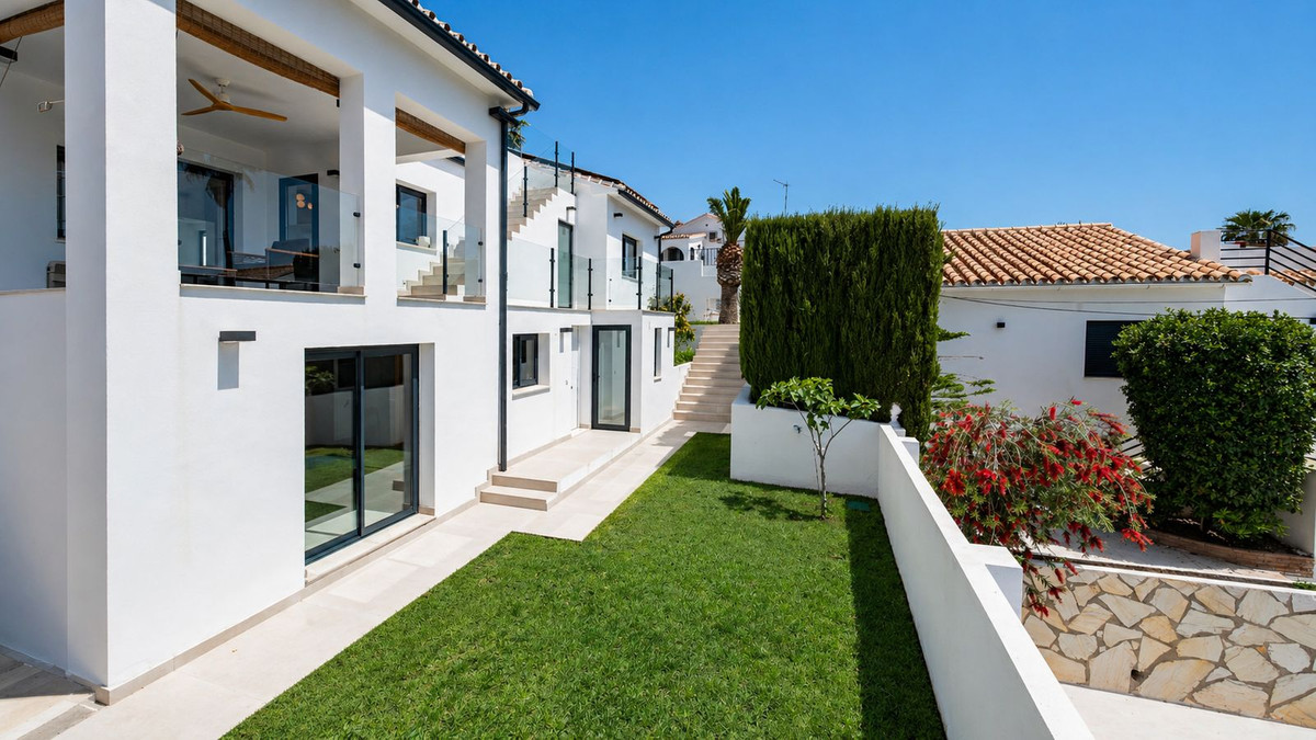 4 Bed Townhouse for sale in La Capellania Costa Del Sol, Málaga, Spain