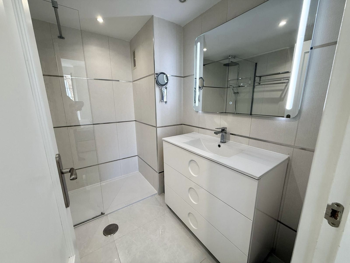 2 Bed Apartment for sale in Elviria Costa Del Sol, Málaga, Spain