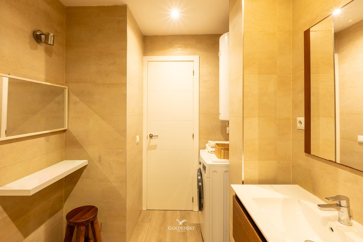 Se vende Apartamento Planta Media de 2 dormitorios en Costa Del Sol, Málaga, España