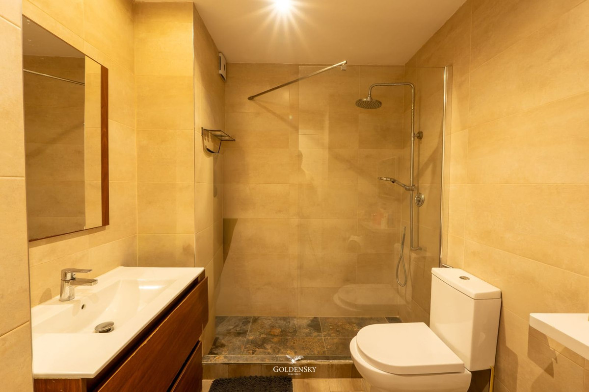 Se vende Apartamento Planta Media de 2 dormitorios en Costa Del Sol, Málaga, España