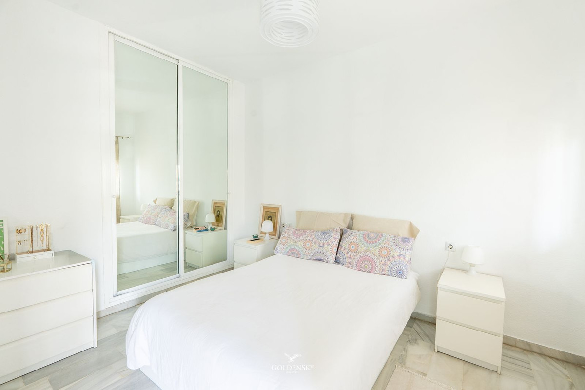 Se vende Apartamento Planta Media de 2 dormitorios en Costa Del Sol, Málaga, España