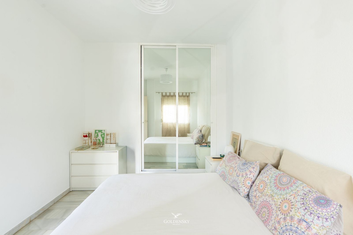 Se vende Apartamento Planta Media de 2 dormitorios en Costa Del Sol, Málaga, España