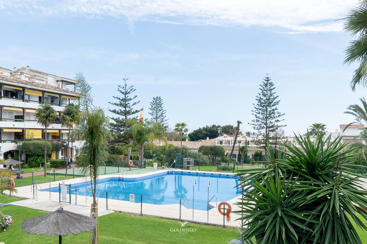Se vende Apartamento Planta Media de 2 dormitorios en Costa Del Sol, Málaga, España