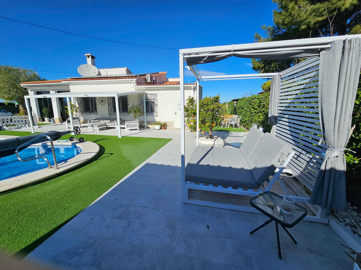 Se vende Villa - Chalet de 4 dormitorios en Costa Blanca, Alicante, España