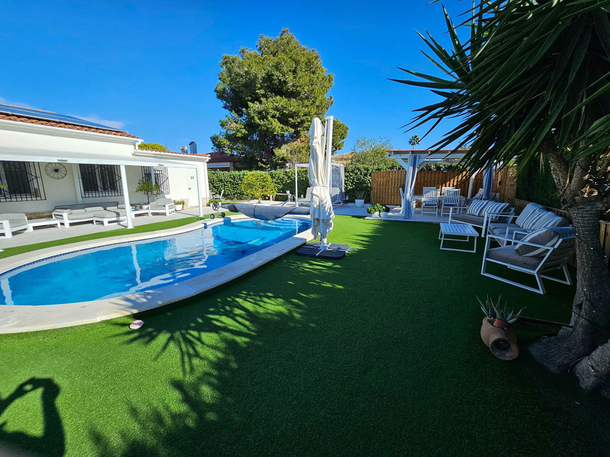 Se vende Villa - Chalet de 4 dormitorios en Costa Blanca, Alicante, España