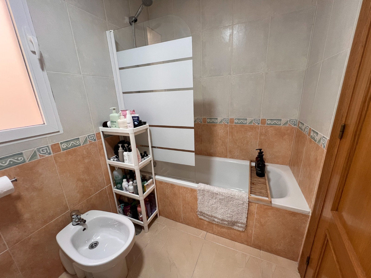 Se vende Apartamento Planta Media de 2 dormitorios en Costa Blanca, Alicante, España