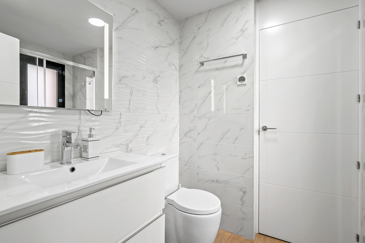 2 Bed Apartment for sale in Villamartin Costa Blanca, Alicante, Spain
