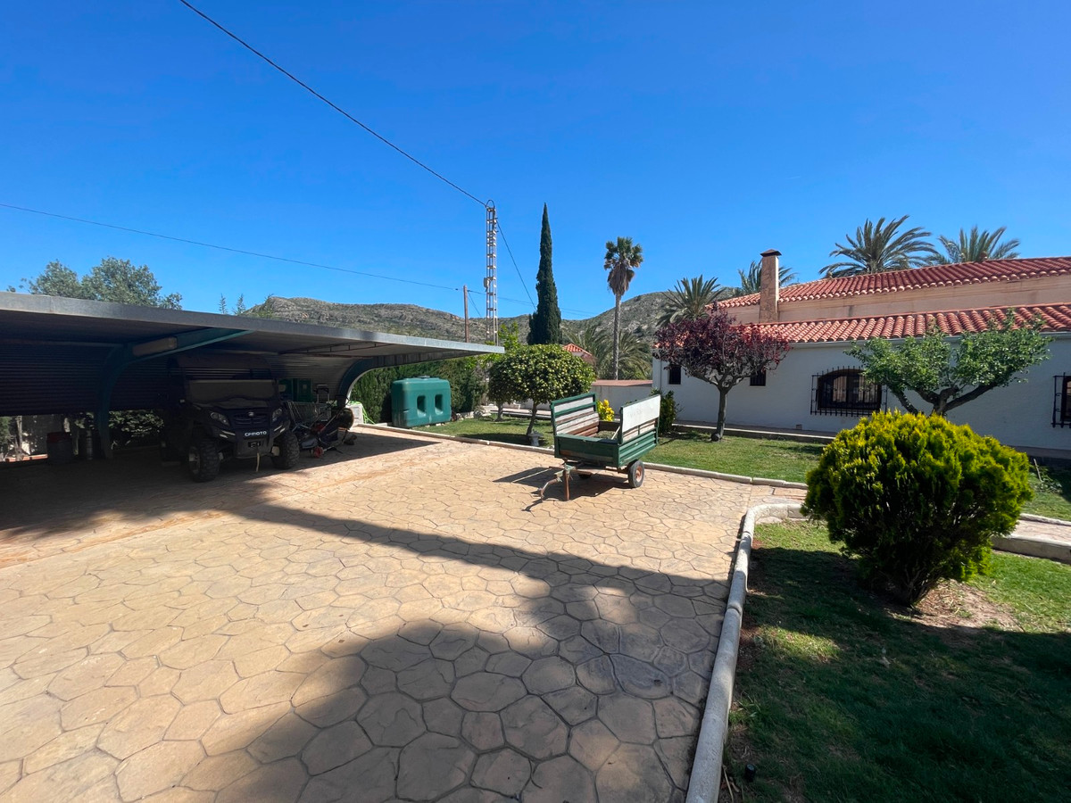 13 Bed Townhouse for sale in Elda Costa Blanca, Alicante, Spain