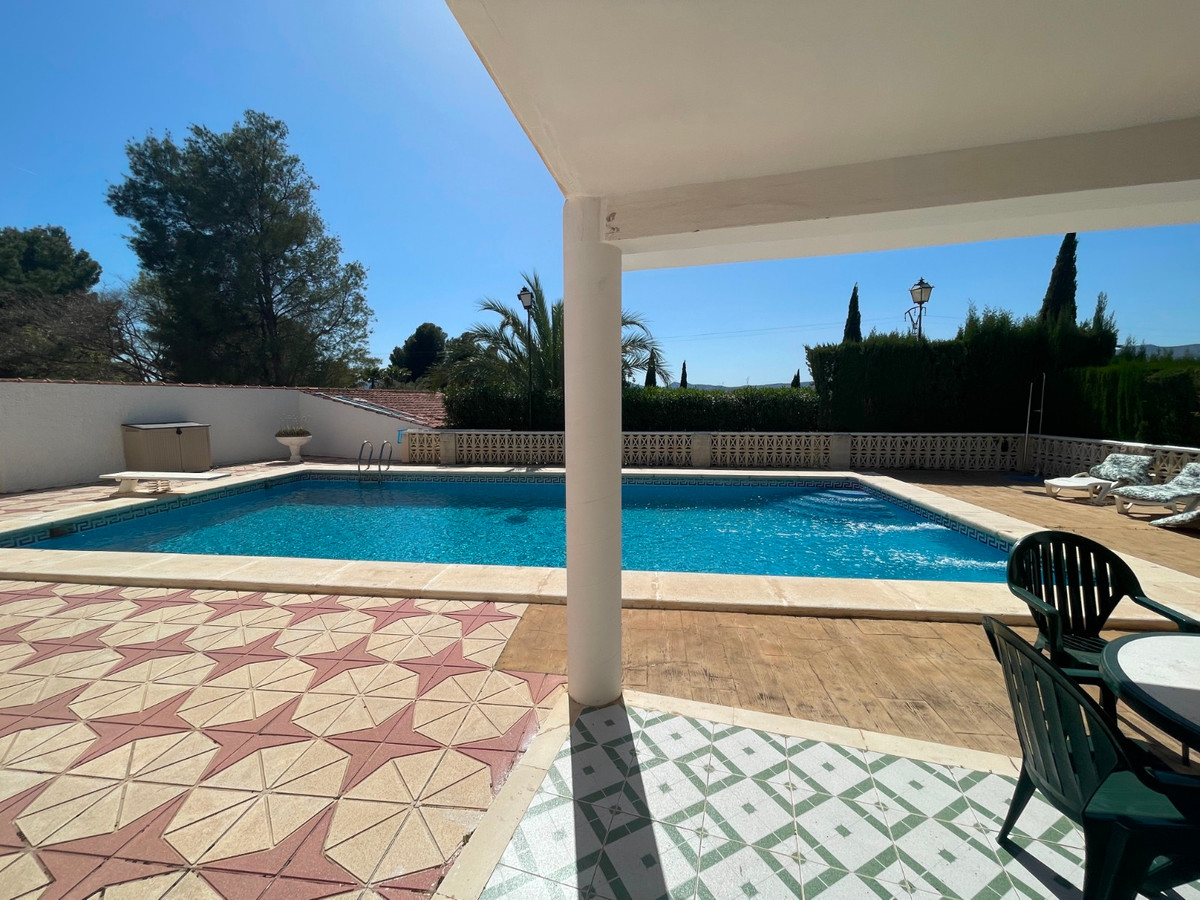 13 Bed Townhouse for sale in Elda Costa Blanca, Alicante, Spain
